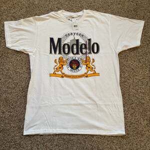 Ripple Junction Cerveza Modelo 1925 Beer Logo Graphic T-Shirt White XL